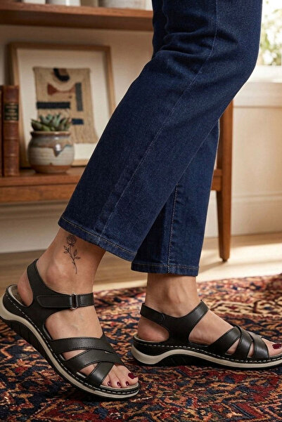 Nubbock Μαύρα γυναικεία ορθοπεδικά σανδάλια με μαλακή υφή και πολλαπλά χιαστί...