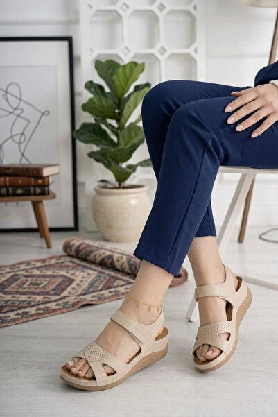 Nubbock Γυναικεία Ορθοπεδικά Σανδάλια με Κρεμ Απαλή Υφή και Velcro NK3160