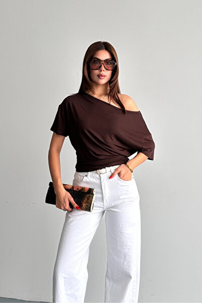 macharel jeans Μπλούζα από φυσική βισκόζη με λαιμόκοψη καγιάκ που τονίζει τη ...