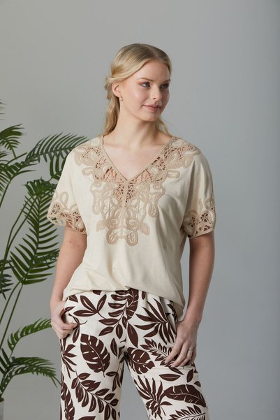 İPEKMOOD Collar Embroidery Detailed Blouse Knitted Viscose Lycra/Pants Woven Viscose Without Lycra Elastic Waistband