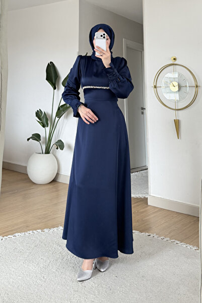 Tesettür Diyarı Βραδινό φόρεμα χιτζάμπ από σατέν με κορδόνια από πέτρες- Μπλε...