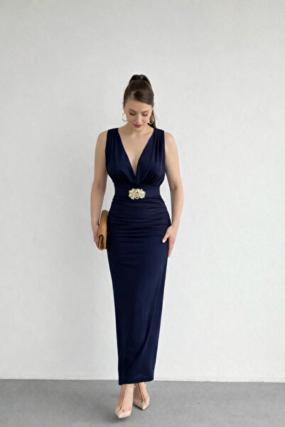 MİROR Γυναικείο φόρεμα σε σκούρο μπλε με λαιμόκοψη V και λεπτομέρεια ζώνης