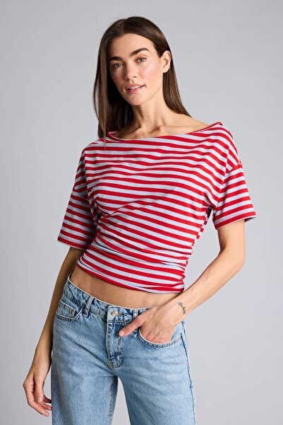 Omzu açık Kırmızı T-Shirt Modelleri, Fiyatları - Trendyol