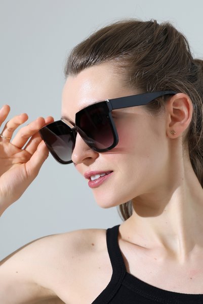 MİLANO KORS Women's Black Frame Gradient Glass Oversized Sunglasses