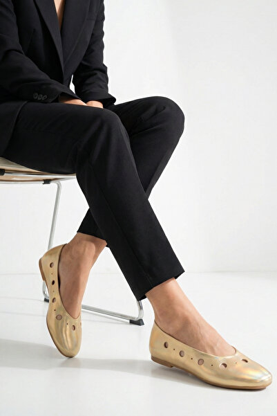 Ayakkabı Delisiyim Χρυσό λουστρίνι Γυναικείες μπαλαρίνες με διάτρητη στρογγυλ...