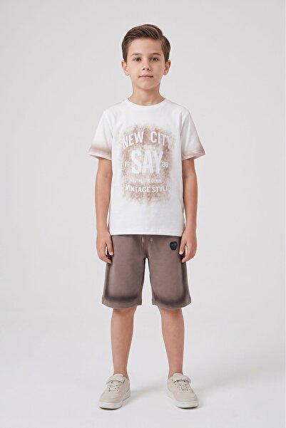 Cansın Mini Καφέ μπλουζάκι με ανάγλυφα γράμματα και σορτς με σχέδιο, σετ 2 τε...