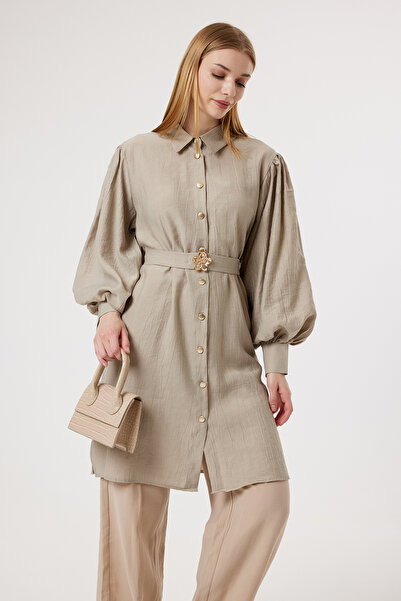 Suede Style 6423 - Άνετο μακρύ τουνίκ με φερμουάρ και κουμπιά, με λεπτομέρεια...