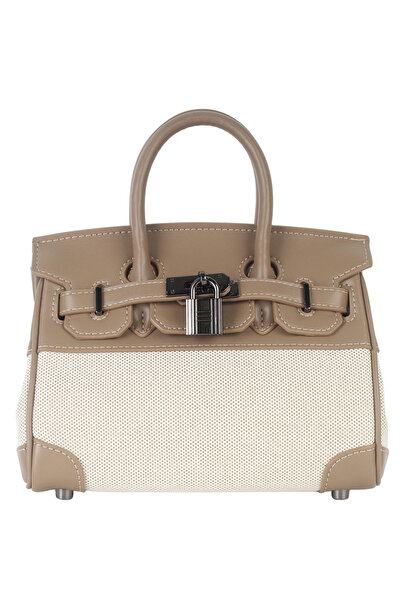 Generic Luxury Women's Bag, Classic and Modern Design, Combination of Leather...