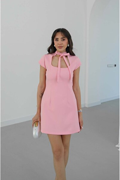 Havoş Ροζ φόρεμα με δεμένο γιακά και σορτς