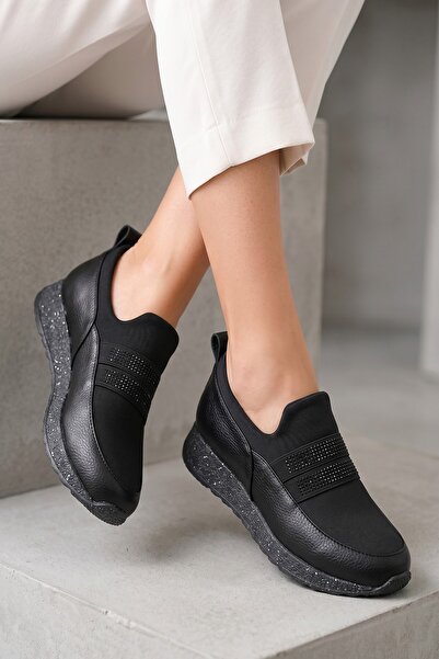 Celira حذاء رياضي نسائي من Wst Black Stone