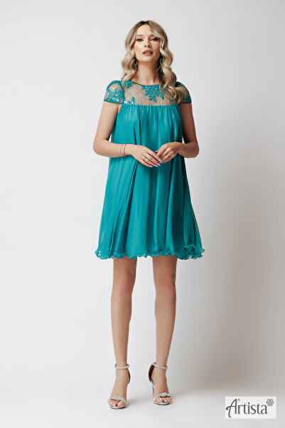 Artista Flowing veil dress with delicate accents