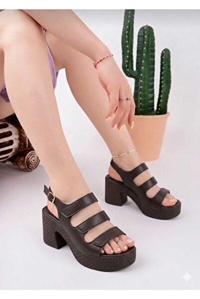 ds Dicle Stil Σανδάλια με τρεις λωρίδες βέλκρο και ψηλό τακούνι