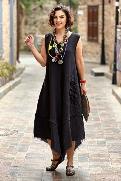 Nevin Kaya Moda Μαύρο φόρεμα μουσελίνας με λεπτομέρεια σκισμένης τσέπης