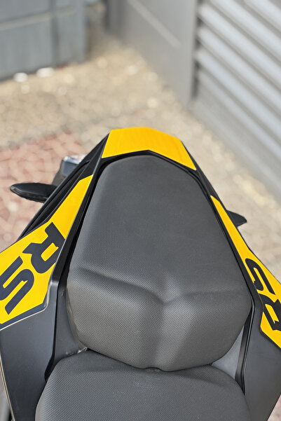 Banxtre Bajaj Pulsar RS200 için Arka Kuyruk için 3 Parça RS Yazılı Sticker Se...