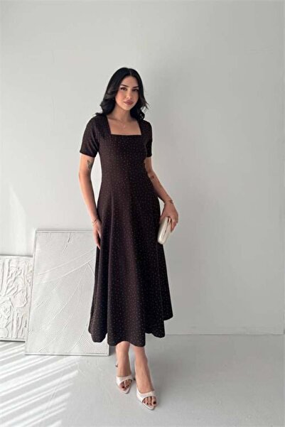 Dipmoda Γυναικείο φόρεμα με καφέ πέτρινες λεπτομέρειες, τετράγωνο γιακά, μίντ...