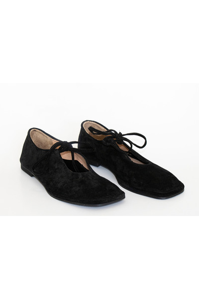 LAVENDER SHOES حذاء نسائي من الجلد السويدي
