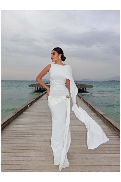 ESRAHELVACI Συλλογή EH: Μακρύ φόρεμα με ντραπέ σχέδιο και λεπτομέρεια κάπας