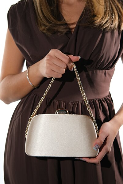 LuviShoes Γυναικεία βραδινή τσάντα φορέματος WILLOW σε μπεζ σατέν