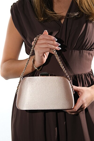 LuviShoes Γυναικεία βραδινή τσάντα φορέματος WILLOW σε σκούρο μπεζ σατέν