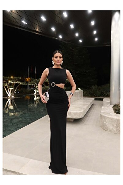 ESRAHELVACI Συλλογή EH Φόρεμα με λεπτομέρεια στη μέση και λεπτομέρεια αξεσουάρ