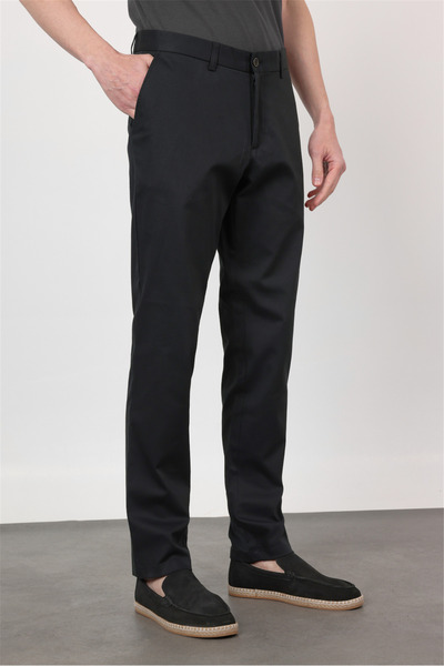 İmza Μαύρο βαμβακερό παντελόνι chino με πλαϊνή τσέπη και άνετη εφαρμογή 10032...