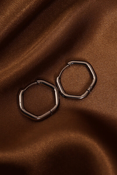 Süspüs Accessories أقراط فضية صغيرة غير متماثلة من الفولاذ على شكل خماسي الأضلاع