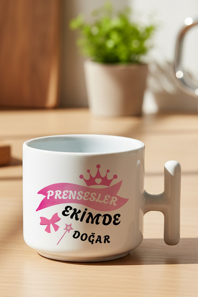 qoeuyl boutique كوب قهوة لاتيه مطبوع عليه عبارة "الملكات يولدن هذا الشهر" مع ...