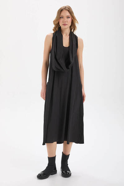 IMBUE Poplin Detaylı Degaje Yakalı Siyah Relaxed Midi Elbise