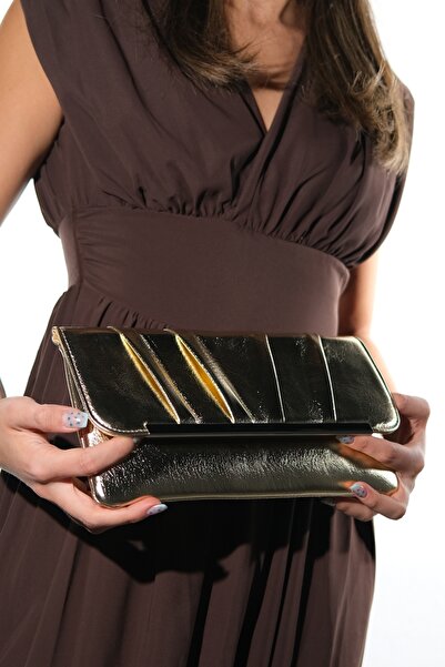 LuviShoes 441 Χρυσή γυναικεία τσάντα clutch