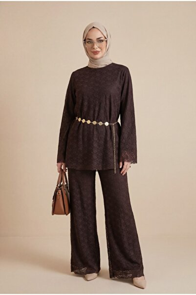 Modamorfo Σετ παντελονιού με στρογγυλή λαιμόκοψη, ζώνη και λεπτομέρεια από δα...