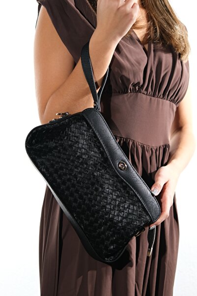 LuviShoes 1471 Μαύρη πλεκτή γυναικεία τσάντα χιαστί