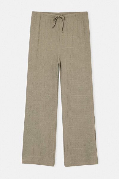 Trendyol Curve Χακί παντελόνι με υφή, κορδόνια στη μέση, φαρδιά μπατζάκια και...