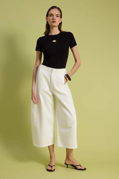 Συλλογή Trendyol Λευκό τζιν με λεπτομέρεια στη μέση, ψηλόμεσο, κοντό, φαρδύ, ...