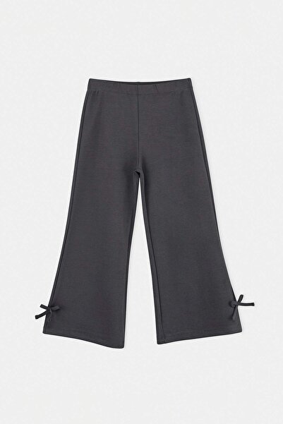 TRENDYOLKIDS Anthrazitfarbene, gerade gestrickte Hose TKDSS26PL00003