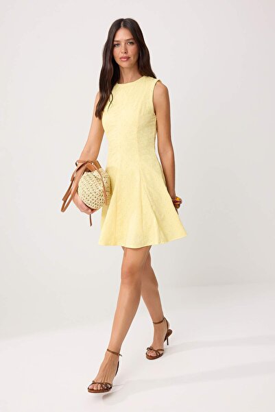 Συλλογή Trendyol Κίτρινο Απλό Κεντημένο Κοντό / Μίνι Υφαντό Φόρεμα TWOSS25EL0...