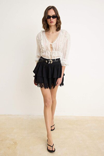 Συλλογή Trendyol Μαύρη φούστα Skater με δαντέλα και λεπτομέρεια σε κανονική μ...