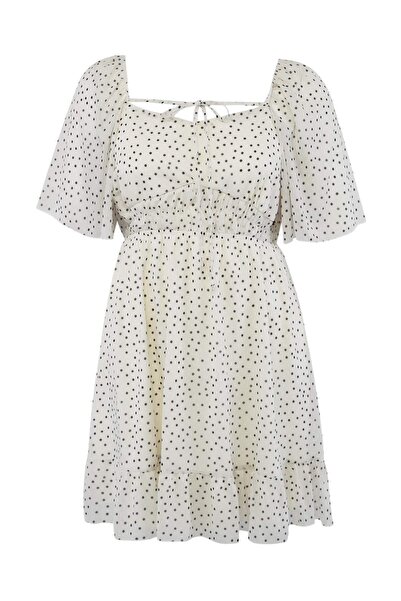 Trendyol Curve Εκρού Φόρεμα από Ύφασμα Σιφόν σε Μεγάλο Μέγεθος TBBSS26AH00174