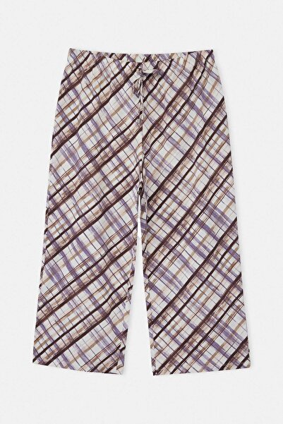 Trendyol Curve Lila karierte Capri-Länge Pyjamahose in Übergröße TBBSS26IA00016