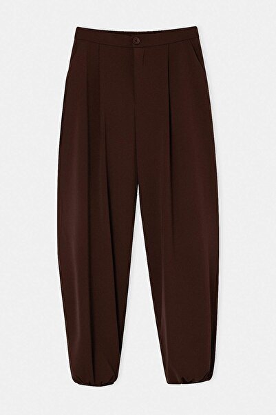 Drop by TrendyolMilla Smeđe plisirane pantalone sa elastičnim manžetama i udo...