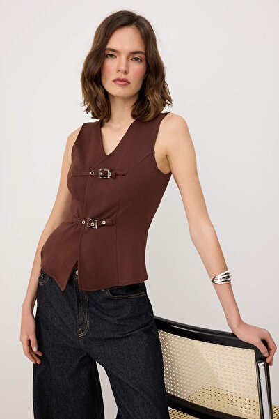 Trendyol Kollektion Braune, eng anliegende, ärmellose Interlock-Strickweste m...