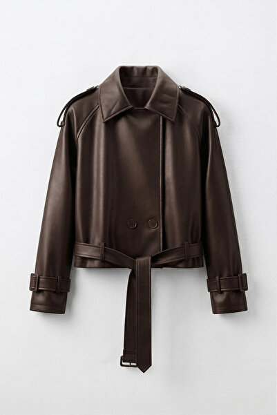 Jaglion Νέα συλλογή: Δερμάτινο μπουφάν με κουμπιά και ζώνη, σε μοντέρνα γραμμή