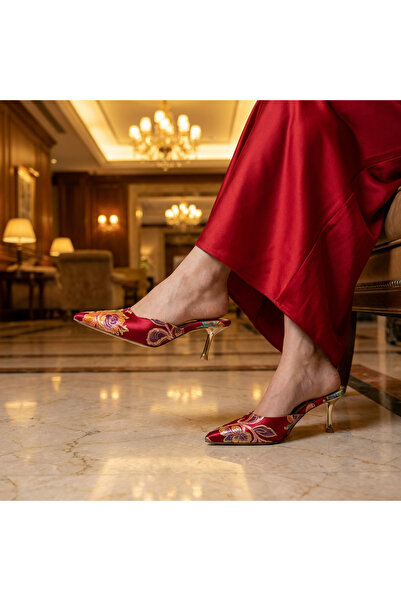 Letafia Παντόφλες με ορεινό έθνικ σχέδιο με χρυσό τακούνι