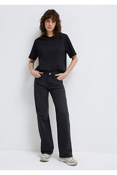 Mavi Μαύρο μπλουζάκι Basic Interlock Loose Fit / Χαλαρή Άνετη Κοπή 1613820-900