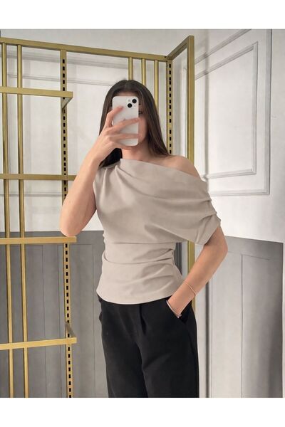 peri tower Μπλούζα από ύφασμα κρεπ με ντραπέ/σουρωτή μπεζ λεπτομέρεια, ασύμμε...