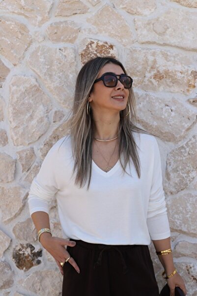 bytugcekaya Εκρού Μπλούζα με λεπτομέρεια V