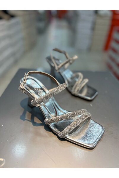 Hacıoğlu Ayakkabı Κομψά γυναικεία βραδινά παπούτσια με ανοιχτό τακούνι με λου...