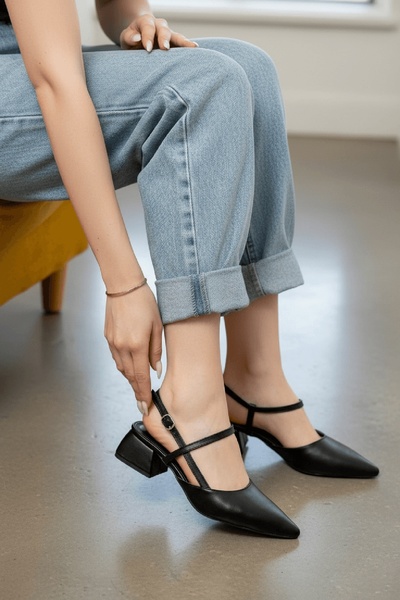 DİVOLYA Чорні туфлі Elsa на шнурівці (довжина каблука 4 см) з гострим носком ...