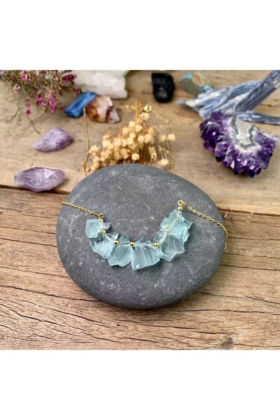 Ezera Μάλι, κολιέ με ακανόνιστες ακατέργαστες πέτρες, κρύσταλλοι απατίτη, επι...