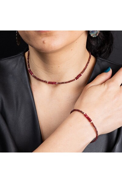 Ezera Kavin Choker Necklace made of Garnet and Ruby Semi-Precious Stones