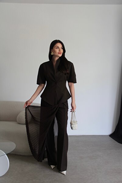 Julidress Σχεδιαστικό σετ με μονόκουμπο σακάκι και παντελόνι με αποσπώμενη πλ...